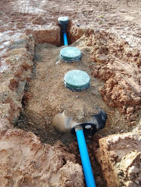 Pose d’un système d’assainissement – fosse toutes eaux & tranchée d’épandage