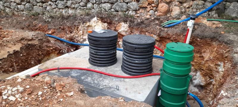 Création d'un système d'assainissement avec filtre compact en béton X-Perco et irrigation sous pression des végétaux à Tourves (83)