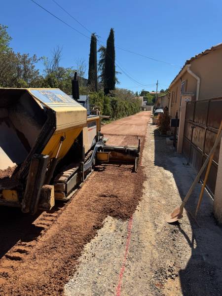 Réfection d’un chemin d’accès en grave ciment colorée à Saint-Maximin-la-Sainte-Baume (Var)