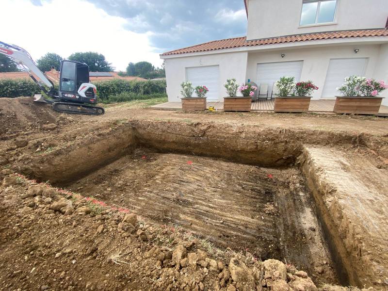 Terrassement précis pour une piscine coque à Saint-Maximin-la-Sainte-Baume (Var)