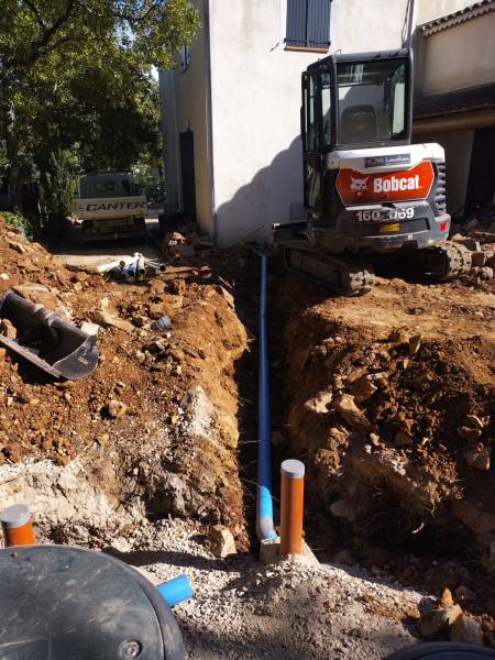 Chantier d’assainissement à Brignoles (83) : installation d’un filtre compact KINGSPAN Klargester BioTecFlo 6 R et d’un lit de dispersion en papillon