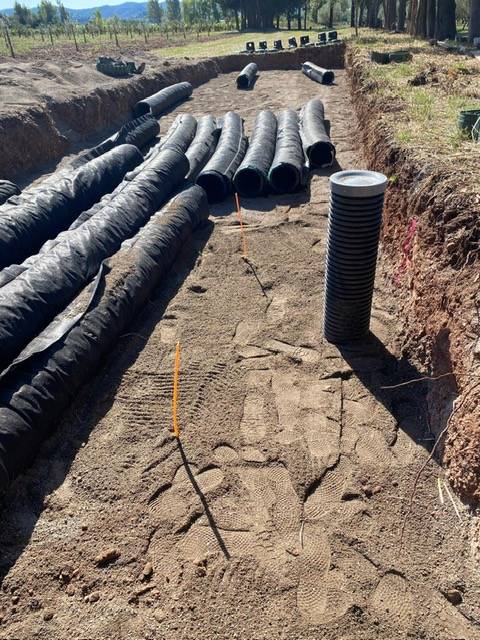 Pose d’un système d’assainissement Enviroseptic – fosse toutes eaux & tranchée d’épandage